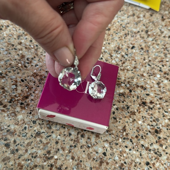 Stella & Dot Droplet earrings silver NWT - never worn - Picture 2 of 4